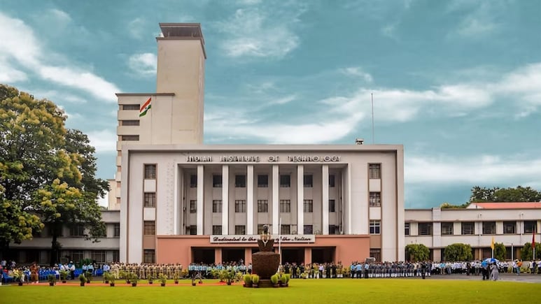 IIT-खड़गपुर में फंदे से लटका मिला छात्र का शव, बीते 7 महीनों में 4 छात्रों की हुई मौत IIT-खड़गपुर में फंदे से लटका मिला छात्र का शव, बीते 7 महीनों में 4 छात्रों की हुई मौत