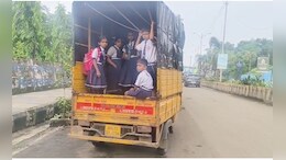 Kalyan News: ना दरवाजे, सुरक्षा..  शालेय विद्यार्थ्यांचा जीवघेणा प्रवास, वाहतूक विभागाचे दुर्लक्ष