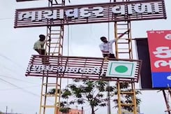 MNS Workers Remove Gujarati Signboards Of Hotels On Mumbai-Ahmedabad Highway MNS Workers Remove Gujarati Signboards Of Hotels On Mumbai-Ahmedabad Highway