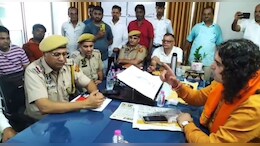 "माथा फोड़ देंगे ध्&zwj;यान रखना", विधायक ने थानेदार की कुर्सी पर बैठकर थानेदारों की लगाई क्&zwj;लास