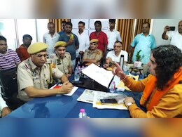 "माथा फोड़ देंगे ध्यान रखना", विधायक ने थानेदार की कुर्सी पर बैठकर थानेदारों की लगाई क्लास "माथा फोड़ देंगे ध्यान रखना", विधायक ने थानेदार की कुर्सी पर बैठकर थानेदारों की लगाई क्लास