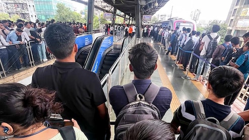 Ghatkopar Versova Metro Service : घाटकोपर स्थानकात गर्दी का झाली? मेट्रो प्रशासनाने दिलेली माहिती ऐकून तुम्हाला धक्का बसेल