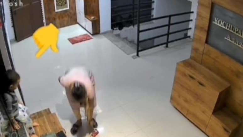 Mumbai Girl, 4, Falls From 12th Floor After Mother Seats Her On Shoe Rack Mumbai Girl, 4, Falls From 12th Floor After Mother Seats Her On Shoe Rack