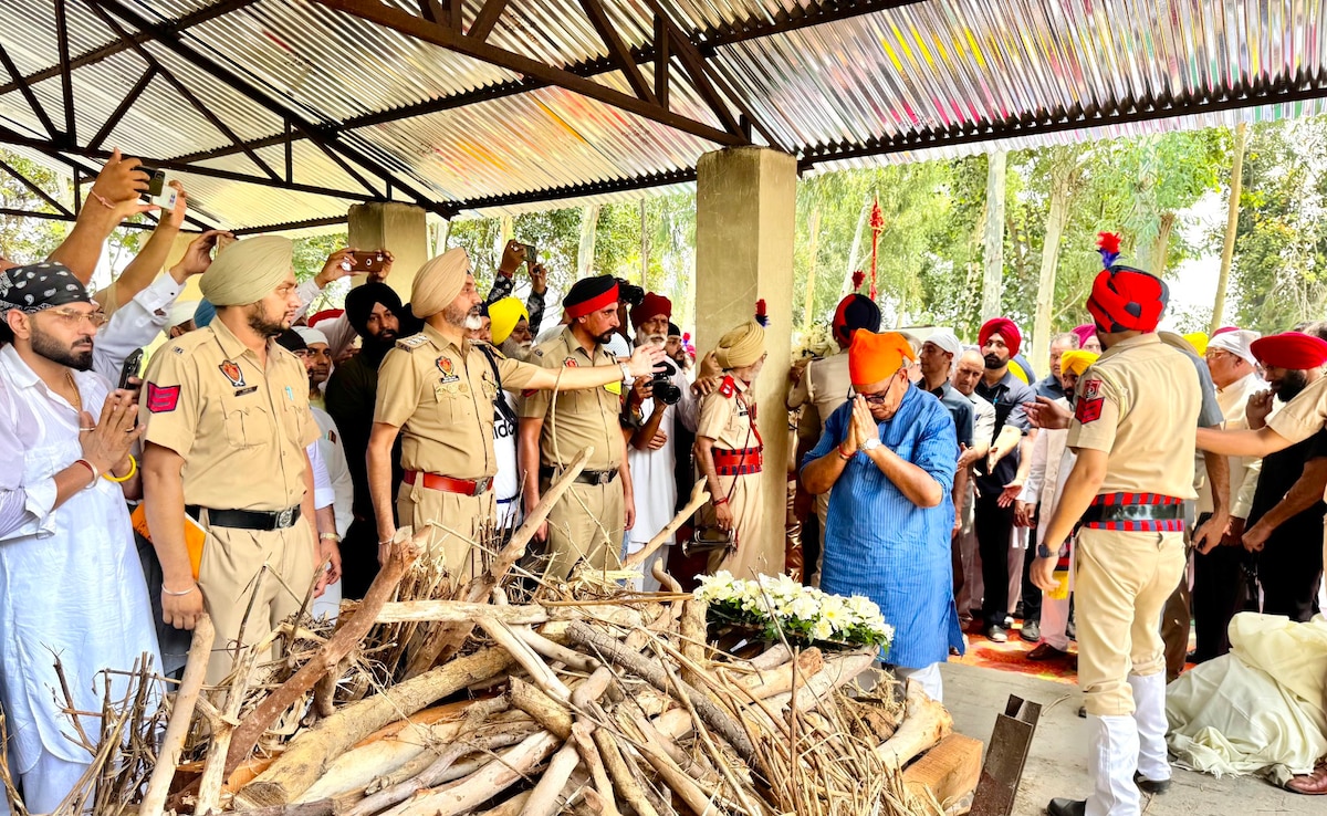 Marathon Legend Fauja Singhs Last Rites Held In Jalandhar
