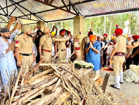Marathon Legend Fauja Singhs Last Rites Held In Jalandhar