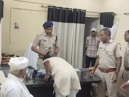 विधायक के पैर पकड़ने के बाद एक्शन में आए डिप्टी एसपी, ASI को हटाया; तीन मामलों की जांच सौंपी विधायक के पैर पकड़ने के बाद एक्शन में आए डिप्टी एसपी, ASI को हटाया; तीन मामलों की जांच सौंपी
