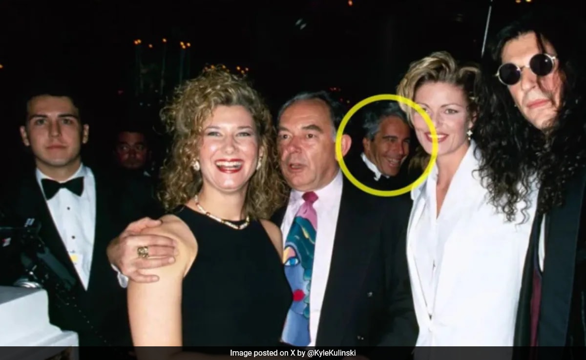 Осъден сексуален престъпник Джефри Епщайн присъства на американския президент Доналд