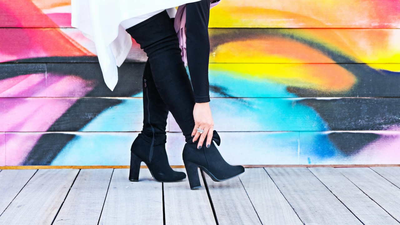 Choosing perfect footwear according to the season; 