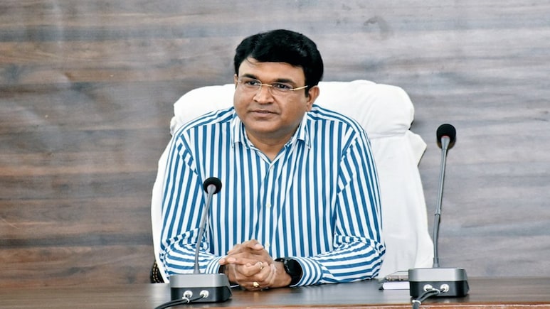 Mauganj News: अवैध खनन पर बड़ा एक्शन, कलेक्टर ने 3 करोड़ 32 हजार रुपये वसूलने के दिए आदेश, क्या है मामला? Mauganj News: अवैध खनन पर बड़ा एक्शन, कलेक्टर ने 3 करोड़ 32 हजार रुपये वसूलने के दिए आदेश, क्या है मामला?