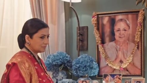 क्योंकि सास भी कभी बहू थी 2 के पहले एपिसोड में अपनी सास के भूत से बात करती दिखी तुलसी