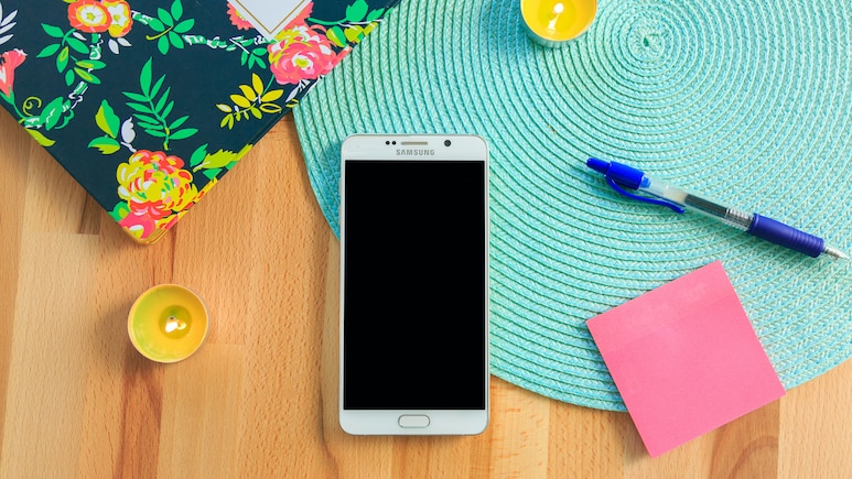 Samsung के इन Smartphones की कम हो गई कीमत, दाम सुन चौंक न जाना आप, मौका हाथ से जान न दें Samsung के इन Smartphones की कम हो गई कीमत, दाम सुन चौंक न जाना आप, मौका हाथ से जान न दें