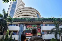 Sensex Down 500 Points As Trump Tariffs Impact Indian Markets Sensex Down 500 Points As Trump Tariffs Impact Indian Markets