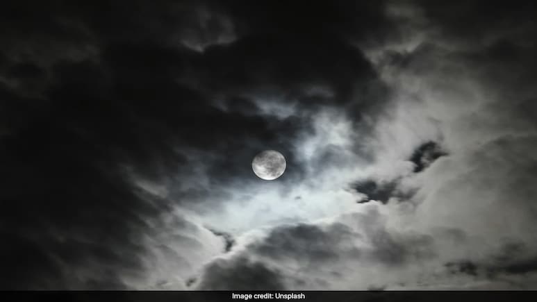 Earth May Have At Least Six "Minimoons" At Any Given Time: Study Earth May Have At Least Six "Minimoons" At Any Given Time: Study