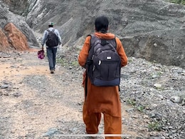 पलायन की चौखट पर बटोली गांव, मजबूरी ऐसी कि जान हथेली पर रखकर पार कर रहे खाई, NDTV की ग्राउंड रिपोर्ट पलायन की चौखट पर बटोली गांव, मजबूरी ऐसी कि जान हथेली पर रखकर पार कर रहे खाई, NDTV की ग्राउंड रिपोर्ट