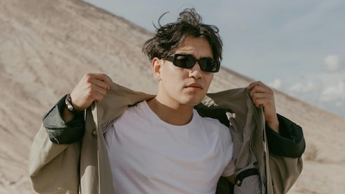 Men's Eyewear पर ये धमाकेदार डील्स न करें मिस! Sunglasses से Goggles तक मिलेगा सबकुछ