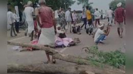 Rajasthan: गांव में नहीं है श्मशान घाट, बूंदी में ग्रामीणों ने&nbsp;अर्थी को सड़क पर रखकर स्टेट हाइवे पर लगाया जाम