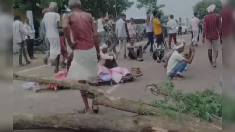 Rajasthan: गांव में नहीं है श्मशान घाट, बूंदी में ग्रामीणों ने अर्थी को सड़क पर रखकर स्टेट हाइवे पर लगाया जाम