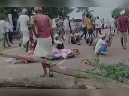 Rajasthan: गांव में नहीं है श्मशान घाट, बूंदी में ग्रामीणों ने अर्थी को सड़क पर रखकर स्टेट हाइवे पर लगाया जाम Rajasthan: गांव में नहीं है श्मशान घाट, बूंदी में ग्रामीणों ने अर्थी को सड़क पर रखकर स्टेट हाइवे पर लगाया जाम