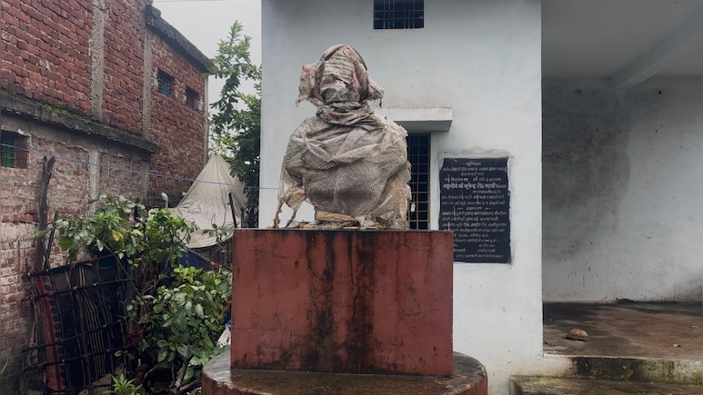 उपेक्षा और गुमनामी में जीने को मजबूर कारगिल युद्ध के शहीद के परिजन, जवान की पत्नी का छलका दर्द उपेक्षा और गुमनामी में जीने को मजबूर कारगिल युद्ध के शहीद के परिजन, जवान की पत्नी का छलका दर्द