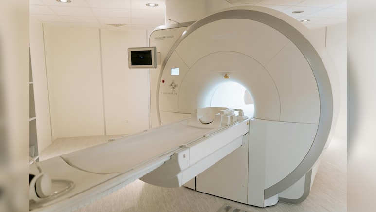 US Man Wearing Large Metallic Chain Sucked Into MRI Machine