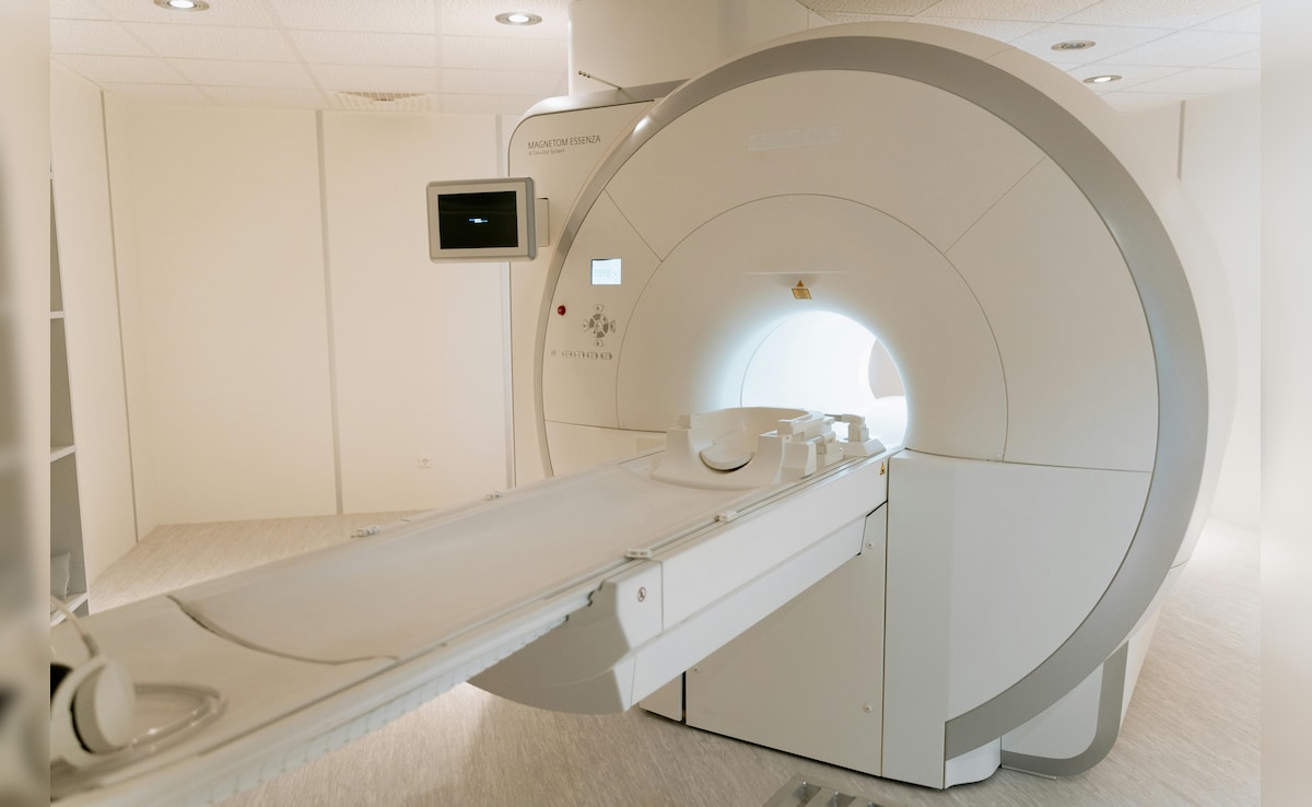 US Man Wearing Large Metallic Chain Sucked Into MRI Machine