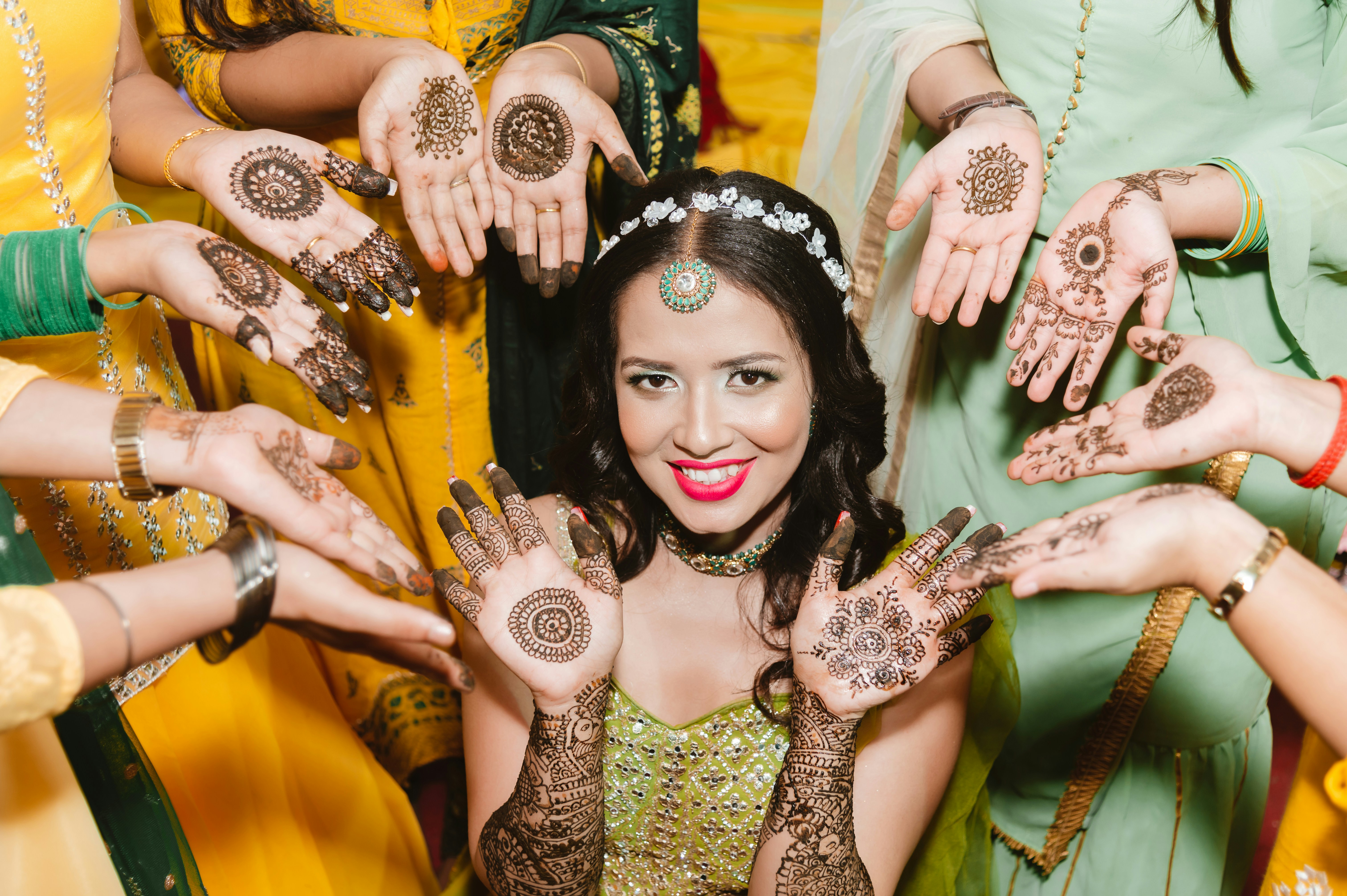Karwa Chauth 2025: करवा चौथ पर क्यों लगाते हैं पति के नाम की मेहंदी? पति को इंप्रेस करने के लिए Mehndi ही नहीं डिनर में बनाएं ये खास व्यंजन