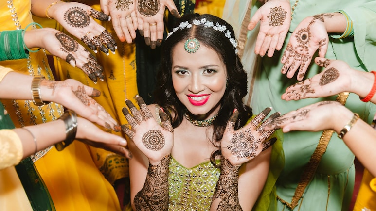 Karwa Chauth 2025: करवा चौथ पर क्यों लगाते हैं पति के नाम की मेहंदी? पति को इंप्रेस करने के लिए Mehndi ही नहीं डिनर में बनाएं ये खास व्यंजन