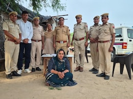 Rajasthan: सोशल मीडिया इन्फ्लुएंसर ड्रग्स के साथ गिरफ्तार, बस में लेकर गुजरात जा रही थी आरोपी महिला Rajasthan: सोशल मीडिया इन्फ्लुएंसर ड्रग्स के साथ गिरफ्तार, बस में लेकर गुजरात जा रही थी आरोपी महिला