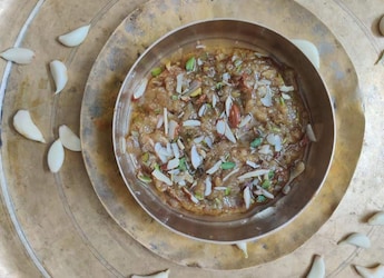 Ever Tried Garlic In A Dessert? Here's How To Make Rajasthani-Style Garlic Halwa Ever Tried Garlic In A Dessert? Here's How To Make Rajasthani-Style Garlic Halwa