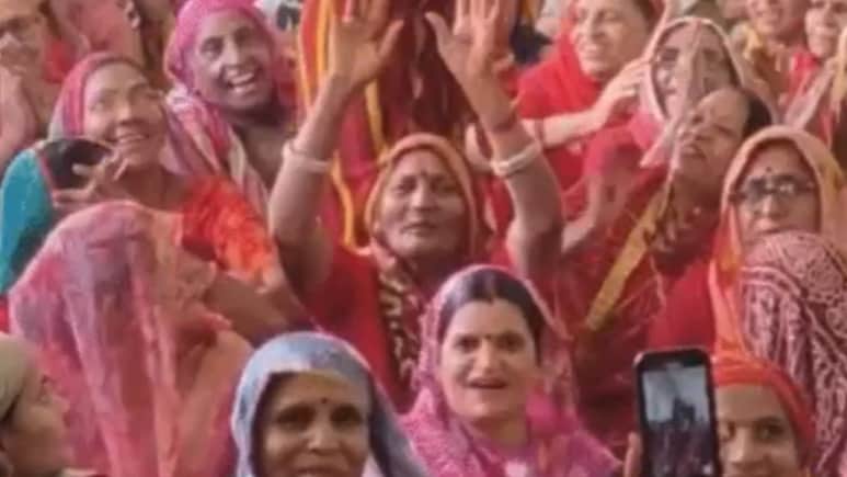 जयपुर में पानी की किल्लत को लेकर महिलाओं का 7 घंटे चला प्रदर्शन, सीएम ऑफिस घेरने का दिया अल्टेमटम जयपुर में पानी की किल्लत को लेकर महिलाओं का 7 घंटे चला प्रदर्शन, सीएम ऑफिस घेरने का दिया अल्टेमटम