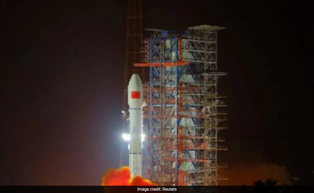 Tianwen 2 Sends Images of Earth and Moon From Space
