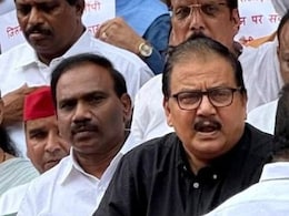 संसद परिसर में विपक्षी दलों के प्रदर्शन में राहुल-प्रियंका ने भरी हुंकार, कहा- SIR की प्रक्रिया लोकतंत्र का कत्ल संसद परिसर में विपक्षी दलों के प्रदर्शन में राहुल-प्रियंका ने भरी हुंकार, कहा- SIR की प्रक्रिया लोकतंत्र का कत्ल