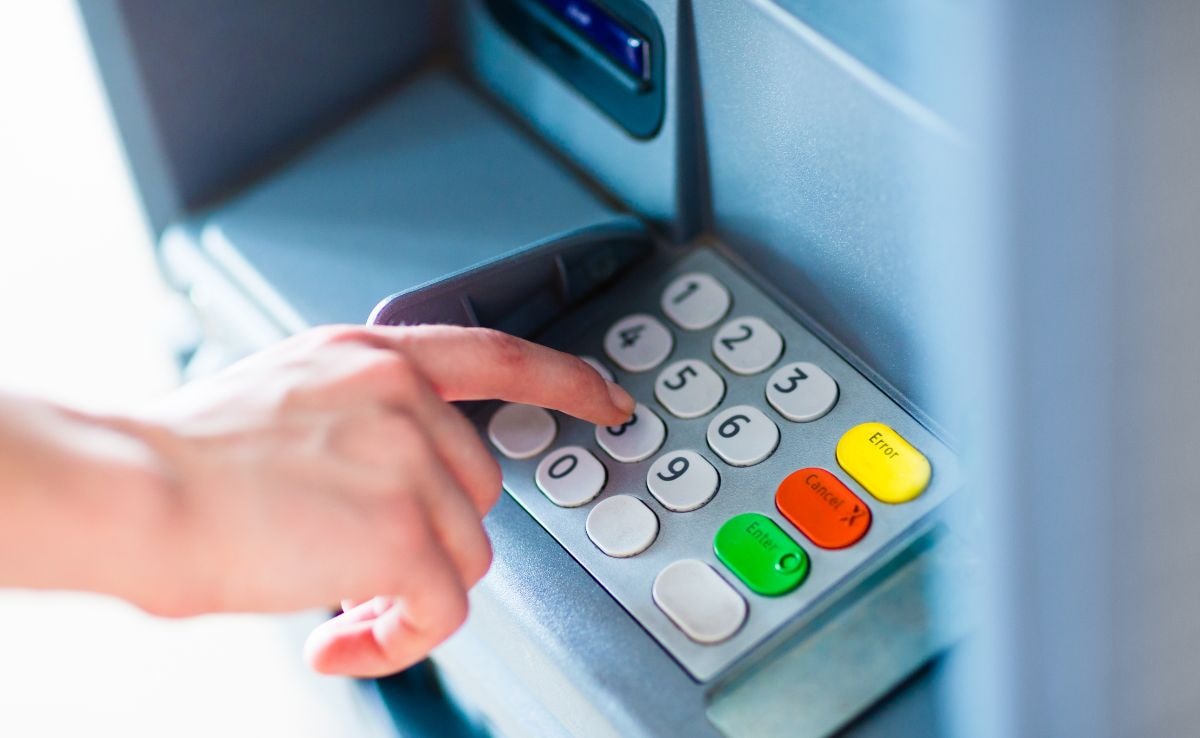 ATM से कैश नहीं निकला, लेकिन खाते से कट गया पैसा? ऐसे मिलेगी आपकी पूरी रकम वापस