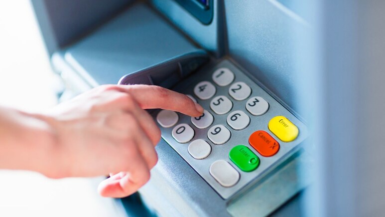 Navi Mumbai : ATM ऑपरेटरनचं केला 1.90 कोटींचा घोटाळा! 5 महिने सुरु होता प्रकार, नवी मुंबईत खळबळ Navi Mumbai : ATM ऑपरेटरनचं केला 1.90 कोटींचा घोटाळा! 5 महिने सुरु होता प्रकार, नवी मुंबईत खळबळ