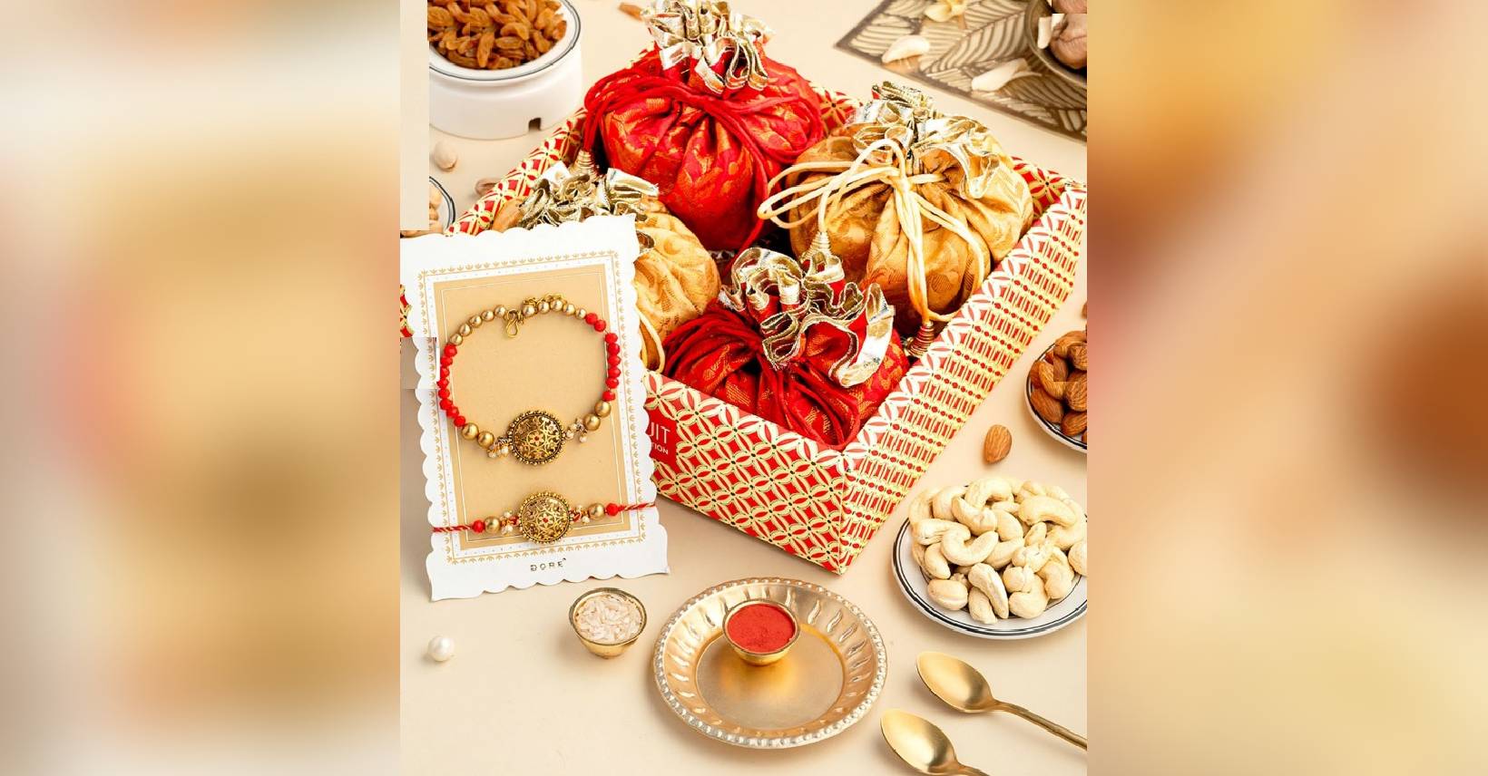 इन Premium Gift Hampers के साथ अपने Rakhi Celebration को बनाएं यादगार! 1000 रुपये से भी कम है इनकी कीमत इन Premium Gift Hampers के साथ अपने Rakhi Celebration को बनाएं यादगार! 1000 रुपये से भी कम है इनकी कीमत