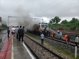 Fire breaks out in Garib Rath Express: गरीब रथ एक्सप्रेस के इंजन में अलसुबह 3 बजे लगी आग, ब्यावर में हुआ हादसा Fire breaks out in Garib Rath Express: गरीब रथ एक्सप्रेस के इंजन में अलसुबह 3 बजे लगी आग, ब्यावर में हुआ हादसा