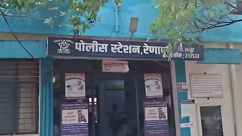 Latur Crime News: मैत्रिणीसोबत फिरायला गेल्याचा जाब विचारल्याने बायकोला जाळले, लातूरमधील भयंकर प्रकार Latur Crime News: मैत्रिणीसोबत फिरायला गेल्याचा जाब विचारल्याने बायकोला जाळले, लातूरमधील भयंकर प्रकार