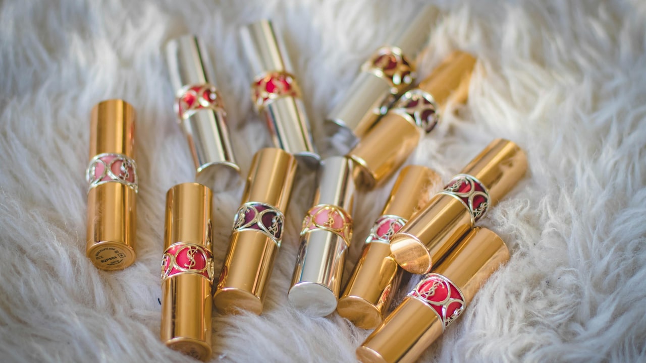 1. Amazon The Beauty Sale 2025 Is Giving 40% Off On Lipsticks So Now Is The Right Time To Stock Up On Your Favourite Shades And Try New Colours Without Worrying About The Price