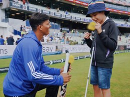 Emotional Yashasvi Jaiswal Gifts Signed Bat To His Visually Impaired Fan, Ravi Emotional Yashasvi Jaiswal Gifts Signed Bat To His Visually Impaired Fan, Ravi