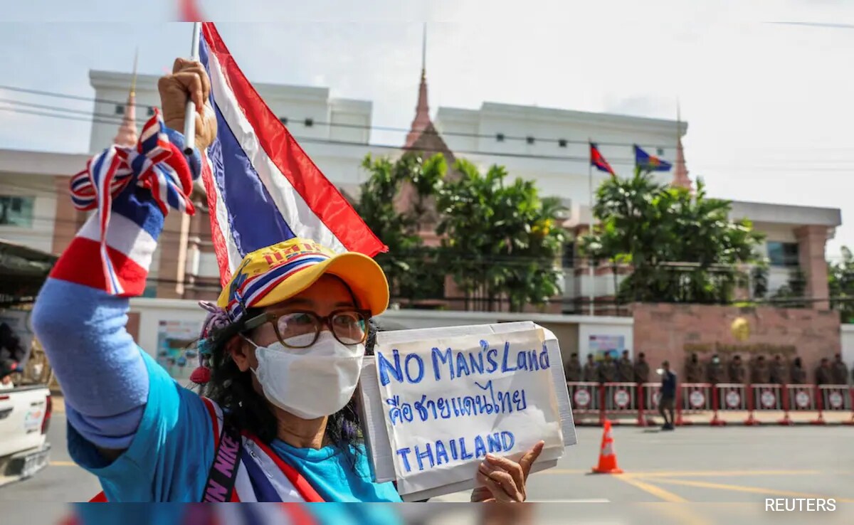 Тайланд започна въздушни удари по камбоджанските военни цели в четвъртък
