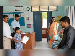 बच्चे को एडमिशन दिलाने के लिए बन गए गरीब, फिल्मी ड्रामा जैसा किया काम, 24 पैरेंट्स के  खिलाफ FIR दर्ज बच्चे को एडमिशन दिलाने के लिए बन गए गरीब, फिल्मी ड्रामा जैसा किया काम, 24 पैरेंट्स के  खिलाफ FIR दर्ज
