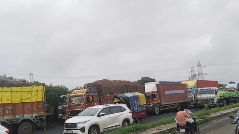 'लोग घर से जल्दी निकलते क्यों हैं?' 40 घंटे के जाम में 3 मौतों पर HC में NHAI का अजीब बयान