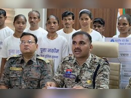 1 करोड़ 18 लाख के इनामी नक्सलियों ने किया सरेंडर, कलेक्टर को किडनैप करने वाला भी शामिल  1 करोड़ 18 लाख के इनामी नक्सलियों ने किया सरेंडर, कलेक्टर को किडनैप करने वाला भी शामिल