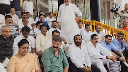 Maharashtra Assembly Session: विधिमंडळाच्या पायऱ्यांवर विरोधकांनी सत्ताधारी नेत्यांना डिवचलं, पाहा सर्व VIDEO
