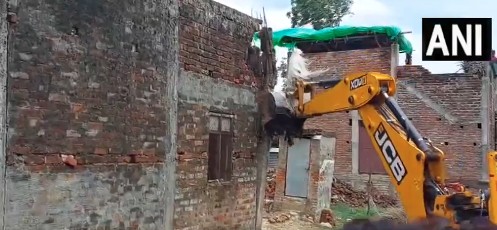 UP:  सामूहिक धर्मांतरण मामले में बड़ा एक्शन,  बलरामपुर में छांगुर के भतीजे की संपत्तियों पर चला बुलडोजर