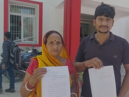 2.25 डिसमिल जमीन, पर पड़ोसियों ने कर लिया कब्जा, अब पूरे परिवार ने दी आत्मदाह की चेतावनी