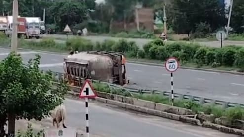 अंबाला हाईवे पर मेथेनॉल केमिकल से भरा टैंकर पलटा, रिसाव के बाद लगी आग... आस-पास का इलाका कराया गया खाली