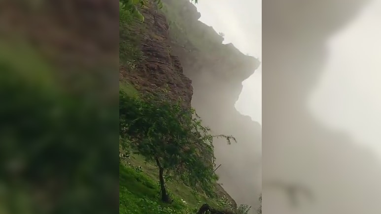 राजस्थान के झुंझुनूं में ताश के पत्तों की तरह ढह गया पूरा पहाड़, देखें वीडियो राजस्थान के झुंझुनूं में ताश के पत्तों की तरह ढह गया पूरा पहाड़, देखें वीडियो