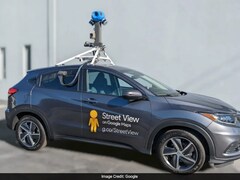 दीवार के पीछे धूप सेंक रहा था शख्स, Google स्ट्रीट व्यू ने कर लिया कैप्चर, चुकाना पड़ा अच्छा-खासा हर्जाना