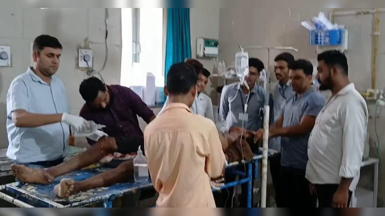 Rajasthan: बारूदी बम से मछली पकड़ रहा था मछुआरा, फटा और क्षत-विक्षत हो गया हाथ Rajasthan: बारूदी बम से मछली पकड़ रहा था मछुआरा, फटा और क्षत-विक्षत हो गया हाथ